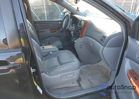 2009 Toyota Sienna Limited z USA, uszkodzony, nr VIN 5TDBK22C49S025371